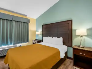 Econo Lodge Inn & Suites