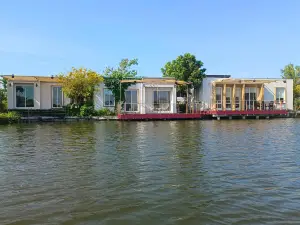 Dzen Home Station, Police House