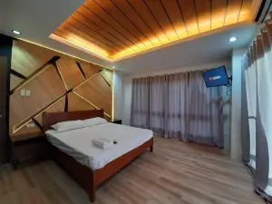 Private Room In An Amazing House-Right Next to CWC