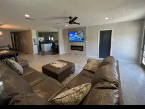 5 minutes from winery! Spacious home with pool & hot tub!