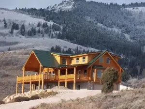 Stone Meadow Lodge - Amazing Bear Lake views