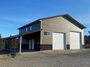 Brand new shop apartment close to the best ocean fishing in the world.