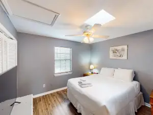 2-story house near the beach & ocean with deck, golf cart, washer/dryer, AC