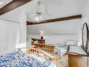 Charming Carriage House with Outdoor Space - Elegant Historic Escape