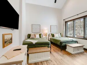 Mountain View Escape at La Tierra Lodge House - Unit 10