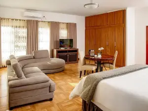 แพลทินัม ลอดจ์