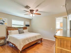 Bring Your Boat Family Home with Yard in Dunnellon!
