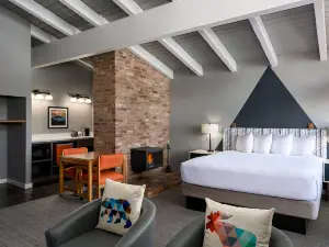 Tamarack Lodge