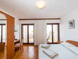 Apartment Ljubica with Nice Garden 1
