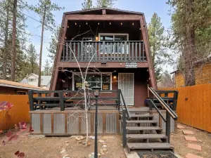 Moonridge Manor Modern Cozy Retreat with Hottub