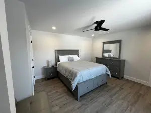 Modern Family Getaway! Heated Pool, Hot Tub Theatre Room, Game Room!