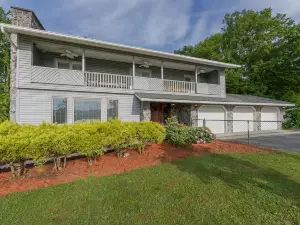 Beautiful home in the gorge