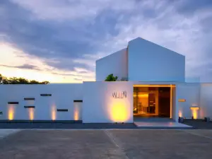 WIIN Phetchaburi Hotel