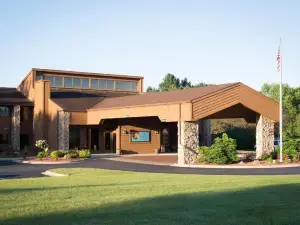 คาร์ลตัน ลอดจ์ เอเดรียน