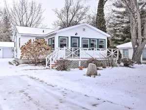 Green Lake Vacation Home w/ Screened Porch!