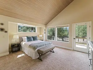 Private Hot Tub and Expansive Deck - Charming Spacious Retreat