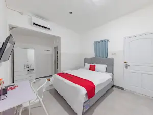 RedDoorz Syariah Near Alun Alun Ciledug Cirebon