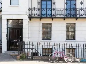 Garden Apartment in Listed Building