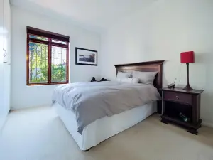 Roomshala 110 Hotel Mulaqaat