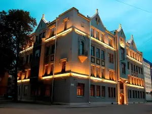 Ланкастер Корт