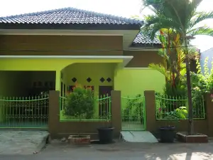 Adipati IV Homestay