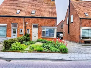 Quaint holiday home in Lamswaarde with garden