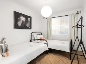 Bullion Bungalow - Stylish, Secure 3 Bed Stay