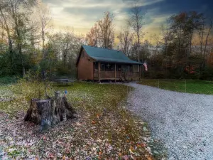 Upscale Cabin in the Woods, LETCHWORTH, Stony Brook Parks, Finger Lakes Wineries