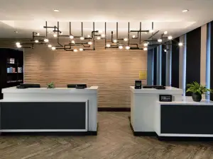 Clarion Hotel and Conference Center Downtown