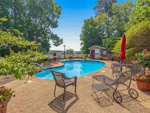 Sunny & spacious lake view condo with furnished balcony & pool access