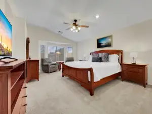 Private Yard with Garden View and Grill - Charming Tranquil Retreat