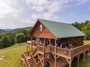 Spacious Deck and Hot Tub Experience - Charming Rustic Getaway