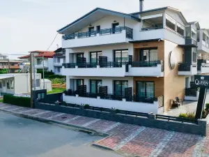 Elizabeth Queen Luxury Rooms