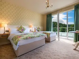 Woodenbridge Hotel