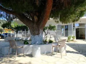 Evia Bay Suites & Retreats