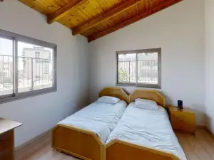 Cozy Wood Apartment with Great View to Nazareth