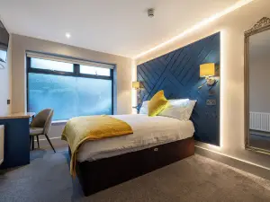 Ewings Bar & Self-Catering Accommodation