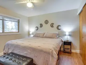 10 Mi to Portland: Greenway Neighborhood Home