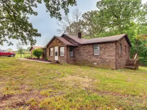 Harrison Getaway w/ Yard & Parking: Near Fishing