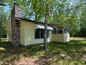 Lakeside Bills Bay Cabin by RedAwning