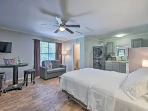 Cozy Studio Cabin on Lake O the Pines with Deck!