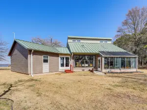 私人海灘和釣魚碼頭：威科米科河畔之家