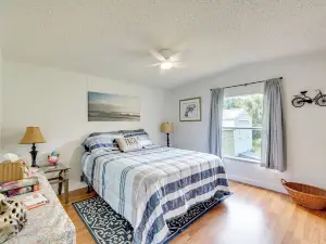 1 Mi to Manatee Springs State Park Cozy Getaway!