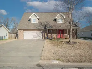 Indoor Pool in Central Joplin!