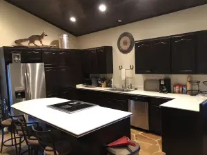 Private lodge in Harper, Tx w/ Outdoor fireplace & covered patio Family friendly