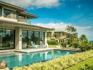 Spacious Home with Pool and Golf Course Views - Elegant Modern Retreat