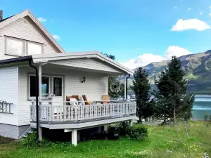 10 Person Holiday Home in Svensby