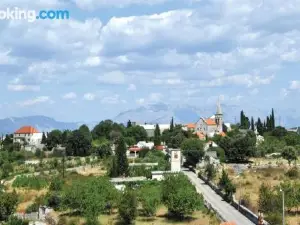 Pet Friendly Home in Skrip with Kitchen