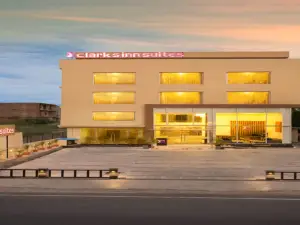Clarks Inn Suites Katra