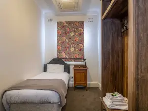 Metropolitan Hotel